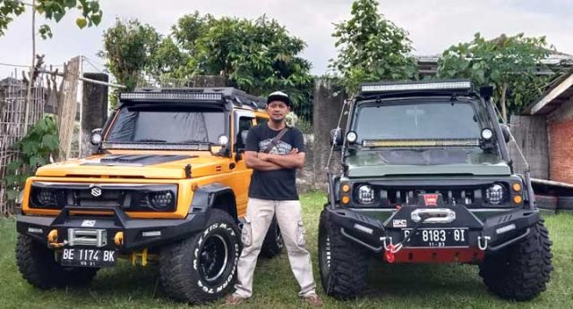 Budi Santoso atau biasa disapa Hasan, memarken dua mobil jenis Jimny Katana hasil modifikasinya yang meraih Awards to Best Alto Racing dan Best Matte Master diajang kontes modifikasi mobil nasional Indonesia Automodified (IAM) yang diadakan PT HIN Promosindo.