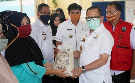 Pemkab Lamsel Distribusikan 8.573 Paket Sembako