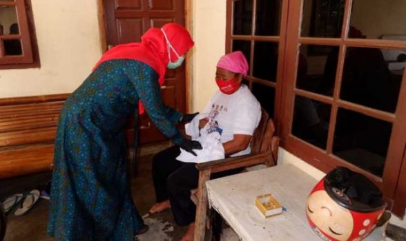 Kampanye Door to Door, Eva Ajak Warga Patuhi Protokol Kesehatan