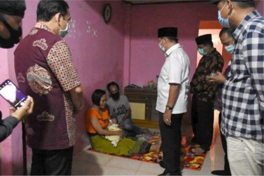 Sambangi Rumah Nurjanah, Walikota Herman HN Tegaskan Warga yang Bersalin di Puskesmas Tidak Dipungut Biaya