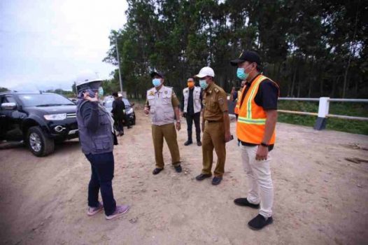 Tinjau Ruas Jalan Provinsi, Nunik Pastikan Pembangunan Infrastruktur Berjalan Baik