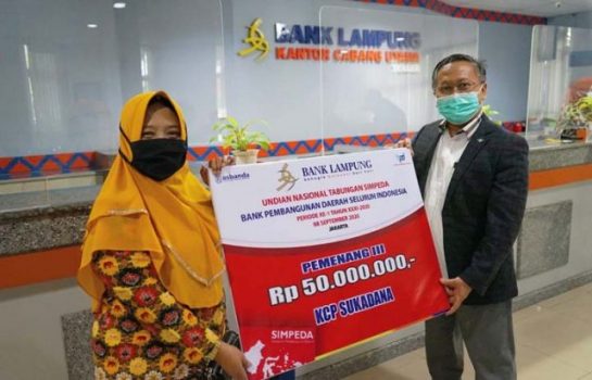 Nasabah Bank Lampung KCP Sukadana Raih 50 Juta Undian Nasional Tabungan Simpeda Periode Pertama 2020