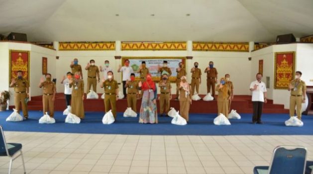 LKKS Bandarlampung Bagikan 800 Paket Sembako