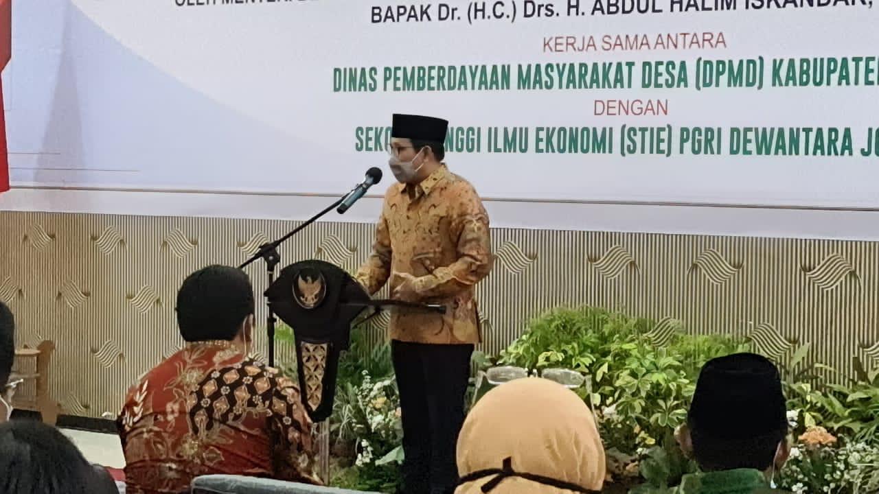 Ini Cara Menteri Abdul Halim Agar Regulasi Kemendes Mudah Dipahami