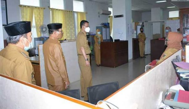 Sidak, Pj. Sekdakab Lamteng Minta Para Kepala OPD Bekerja Maksimal
