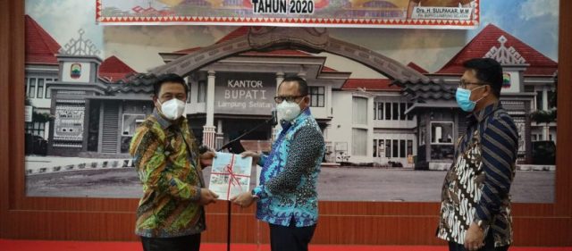 Habis Masa Jabatan, Sulpakar Serahkan Nota Pelaksanaan Tugas ke Mendagri