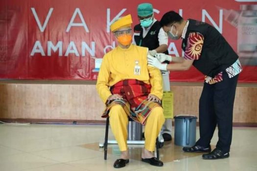 Kelucuan Saat Gubernur Ganjar Pranowo Divaksin Covid-19 Dosis Kedua