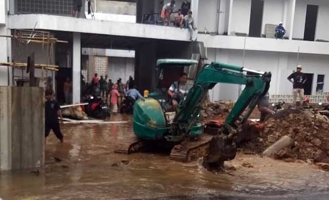 Pipa PDAM Bocor, Pelanggan Air di Tujuh Kecamatan Terganggu