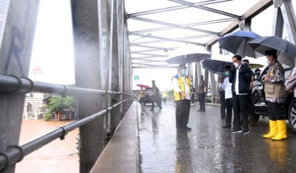 Presiden Jokowi Tinjau Lokasi Terdampak Banjir di Kalsel