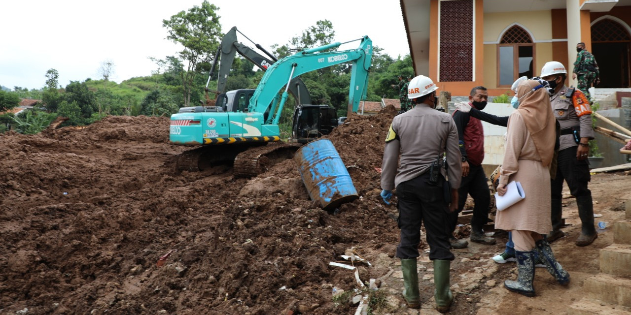 Longsor di Sumedang: 29 Orang Meninggal, 11 Hilang