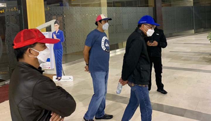 OTT, Gubernur Sulsel Dijemput Petugas KPK Saat Sedang Tidur
