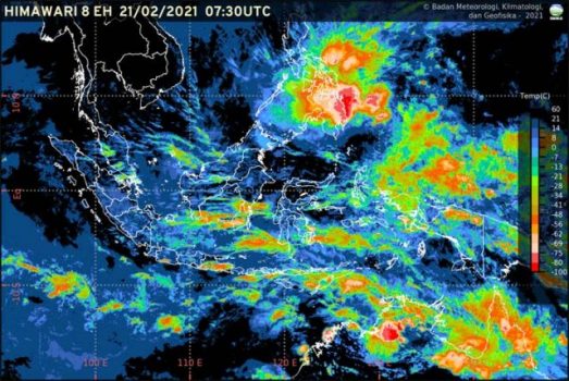 BMKG Ingatkan Warga untuk Waspadai Gelombang Tinggi dan Pertumbuhan Awan CB Sepekan ke Depan