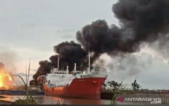 Kapal Tanker Milik Anggota DPR RI Terbakar dan Meledak, Ini Videonya