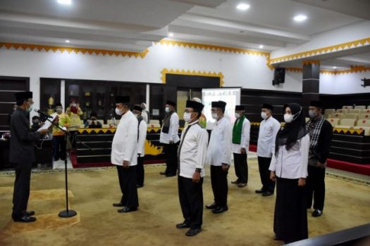 Walikota Pairin Kukuhkan Pengurus Masjid Taqwa Kota Metro 2021-2025