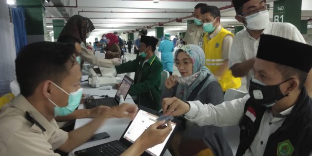 Ribuan Tokoh Lintas Agama Mulai Divaksinasi Covid-19