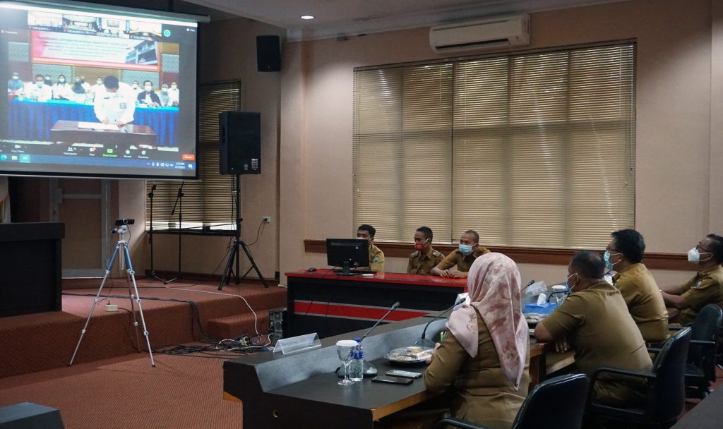 Bupati Lamsel Serahkan Laporan Keuangan Unaudited TA 2020 kepada BPK