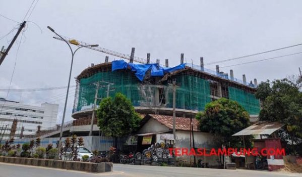 Perancah di Lantai Empat Proyek Lampung City Mall Roboh, Satu Pekerja Tewas