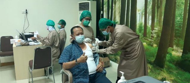 Ketua DPRD dan Para Pejabat Eselon II Pemkab Lamsel Jalani Vaksinasi Covid-19 Dosis Kedua