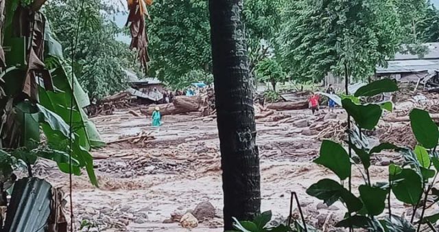 Banjir Bandang di NTT: 128 Orang Meninggal, 8.424 Warga Mengungsi