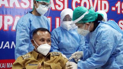 Bupati Nanang Ermanto Jalani Vaksinasi Covid-19 Dosis Pertama