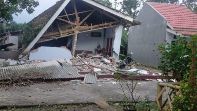 Foto-Foto Dampak Dahsyatnya Gempa Bumi di Malang