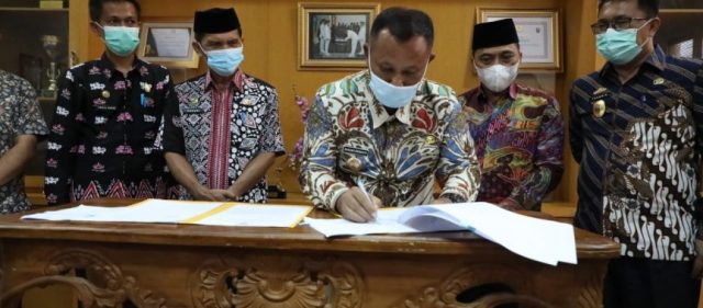 Pemkab Lamsel Hibahkan Tanah kepada MAN 1 dan MTsN 1 Lamsel