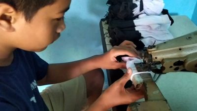 Cerita di Balik BUMDes Desa Sidomekar Lamsel sebagai Produsen Kaus Kaki