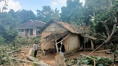 Diterjang Angin Puting Beliung, Sembilan Rumah di Desa Gunungraja Lampura Rusak Parah