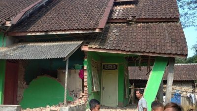 Gempa Bumi di Malang – Jatim: 7 Orang Meninggal, 300 Rumah Rusak