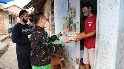 Hari ke-8 Ramadhan 1442, Ketua LKKS Ibu Riana Sari Arinal Bagikan Nasi Kotak untuk di Kuripan, Teluk Betung Barat
