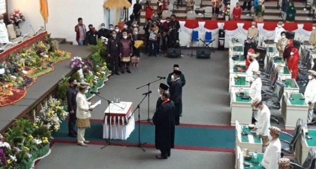 PAW, Ketua DPRD Lampung Lantik Lenistan dan Sahdana
