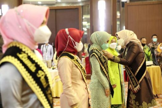 Kukuhkan Lima Bunda PAUD Kabupaten/Kota, Ini Pesan Bunda PAUD Lampung