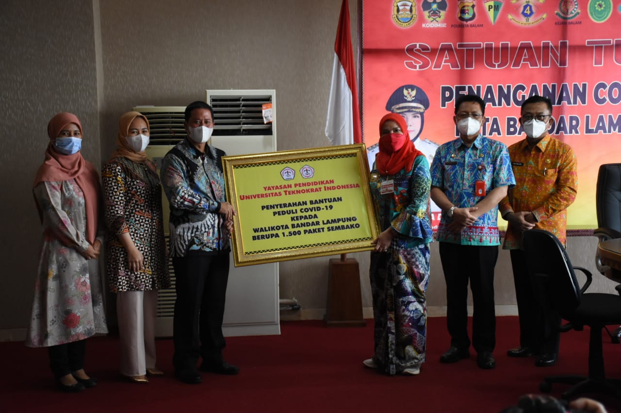 UTI Menyerahkan Bantuan 1.500 Paket Sembako ke Pemkot Bandarlampung
