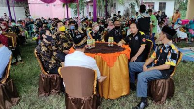 Ringankan Beban Masyarakat, GMBI Lampura Bagikan Paket Sembako