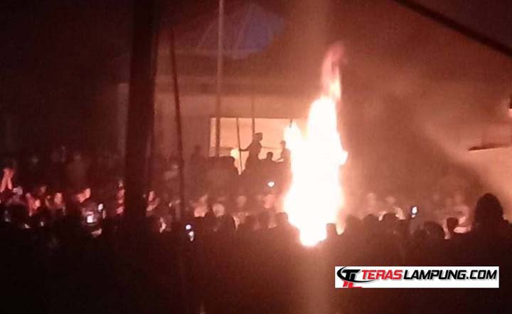 Diduga Buntut Maraknya Aksi Begal, Polsek Candipuro Dibakar Massa