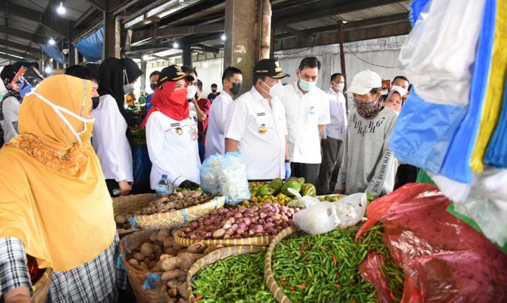 Cek Penerapan Prokes, Walikota Bandarlampung-Gubernur Lampung Tinjau Pasar Pasirgintung