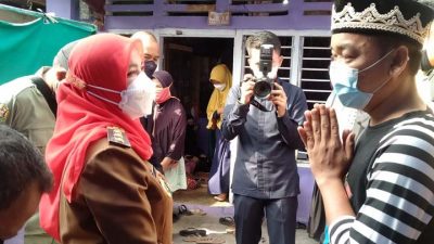 Walikota Eva Dwiana Sambangi Rumah Keluarga Anak Korban Hanyut