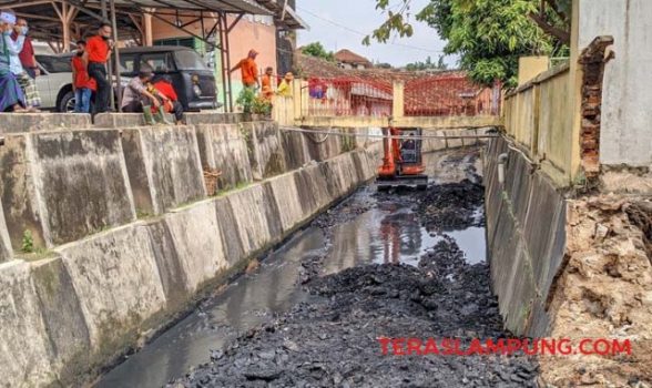 Sungai Kecil di Bawah Flyover Gajahmada Bandarlampung Kini Terlihat Bersih