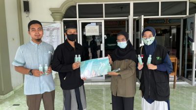 Dompet Dhuafa dan Wardah Bagikan Ribuan “Handsanitizer” ke Sejumlah Masjid di Lampung