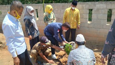 Serap Aspirasi, Ismet Roni Bagikan Ribuan Bibit Buah di Mesuji dan Tuba