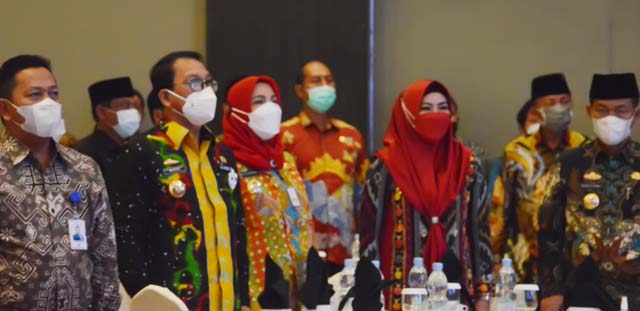 Walikota Eva Dwiana Hadiri Pertemuan dengan Mendagri dan OJK Terkait Saham Bank Lampung