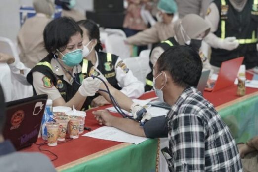 Polda Lampung dan Unila Sukseskan Gerakan Sejuta Vaksinasi Massal