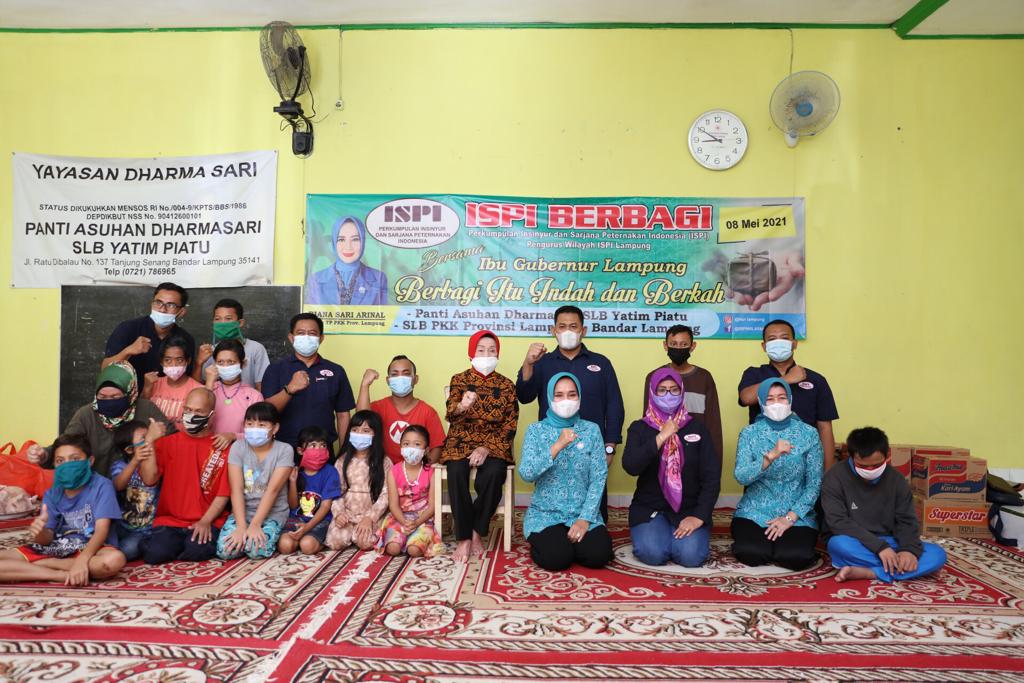 Ketua TP PKK Lampung Salurkan Bantuan Sembako untuk Anak Berkebutuhan Khusus