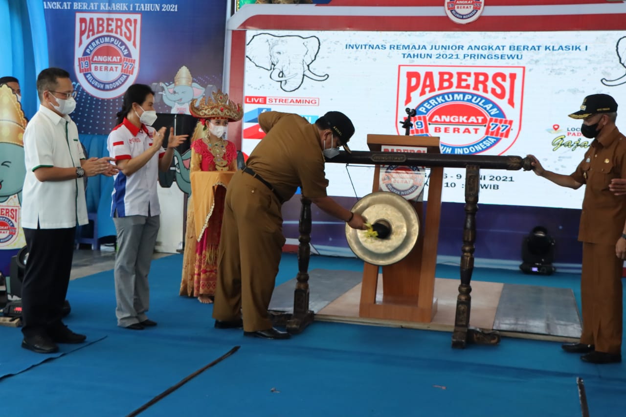 Gubernur Lampung Buka Invitasi Nasional Angkat Berat di Pringsewu