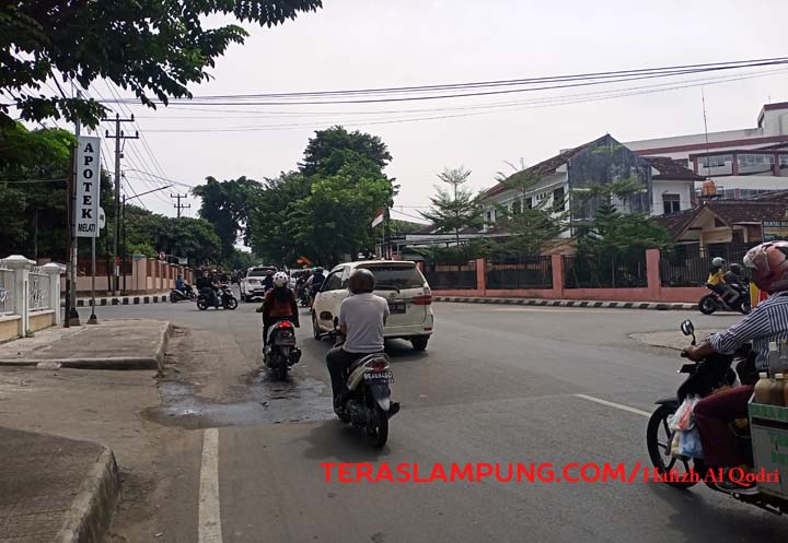 Kota Metro Jadi Zona Merah Covid-19, Jalanan Tetap Ramai