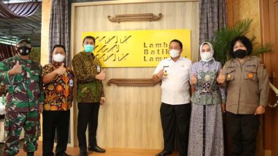 Bank Lampung Serahkan Bantuan untuk Lamban Batik Lampung