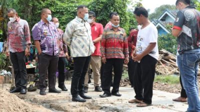 Bupati Lamsel Tinjau Korban Rumah Roboh di Desa Sukabaru
