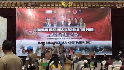 Warga Antusias Ikuti Program Vaksinasi Covid-19 yang Digelar Polda Lampung