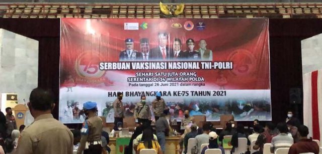 Warga Antusias Ikuti Program Vaksinasi Covid-19 yang Digelar Polda Lampung