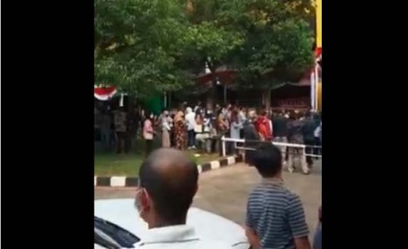 Terlalu Padat, Vaksinasi Covid-19 yang Digelar Polda Lampung-Unila Dikritik